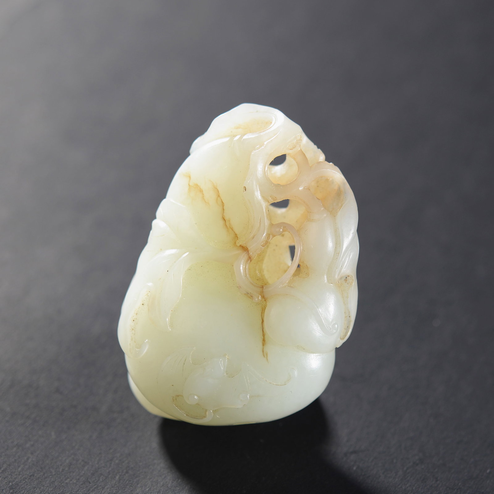 White jade bottle-shaped object: 6*4CM