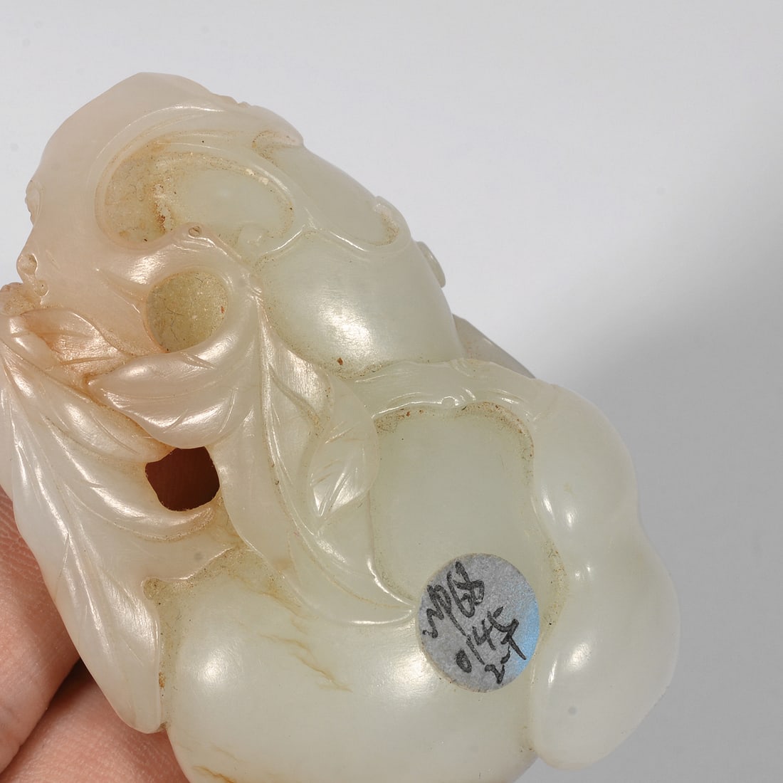 White jade bottle-shaped object - 4
