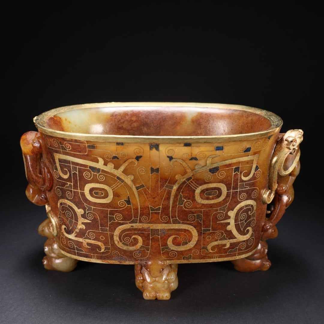 Jade-inlaid gold animal-shaped incense burner: 17.7CM*11CM*11CM 1497g