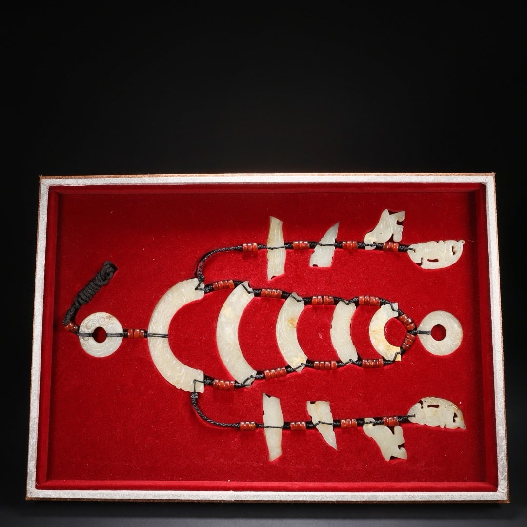 A set of white jade pendants: 9.7CM*1.9CM