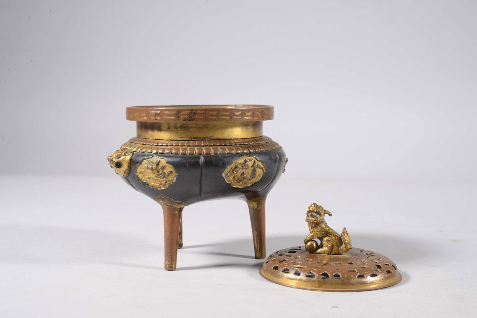Bronze gilt-bronze flower-and-bird pattern incense burner - 2