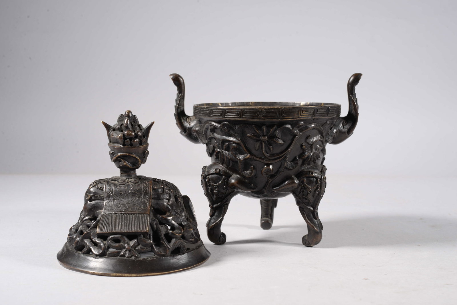 Bronze double-eared vessel - 3