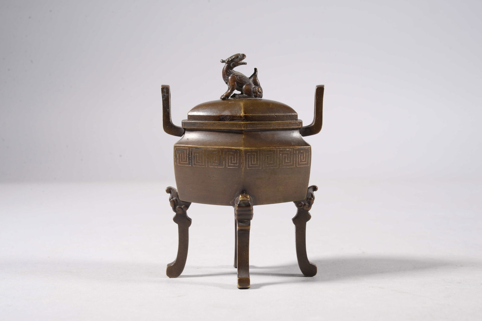 Bronze cauldron: 10cm *7.2cm
