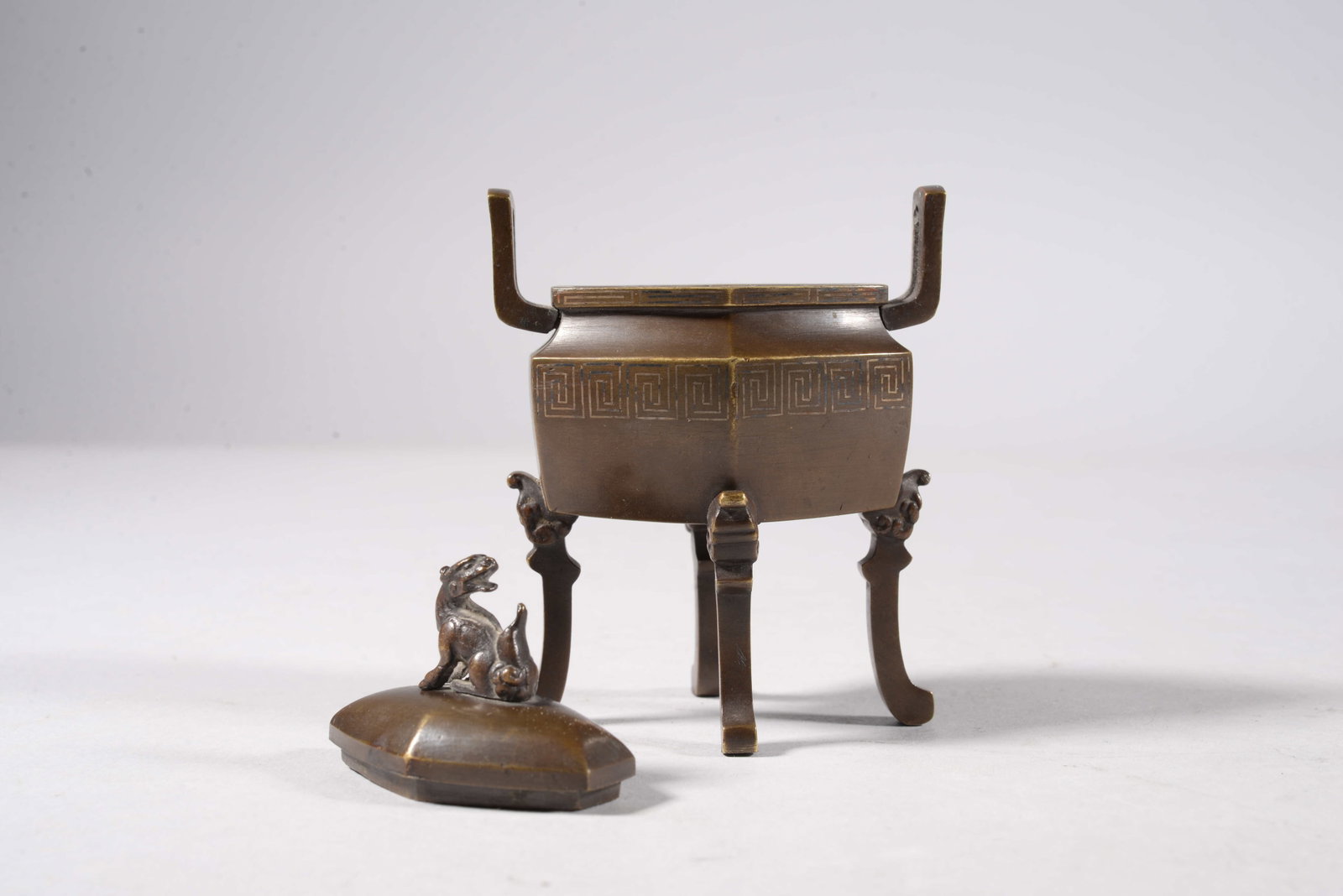 Bronze cauldron - 3