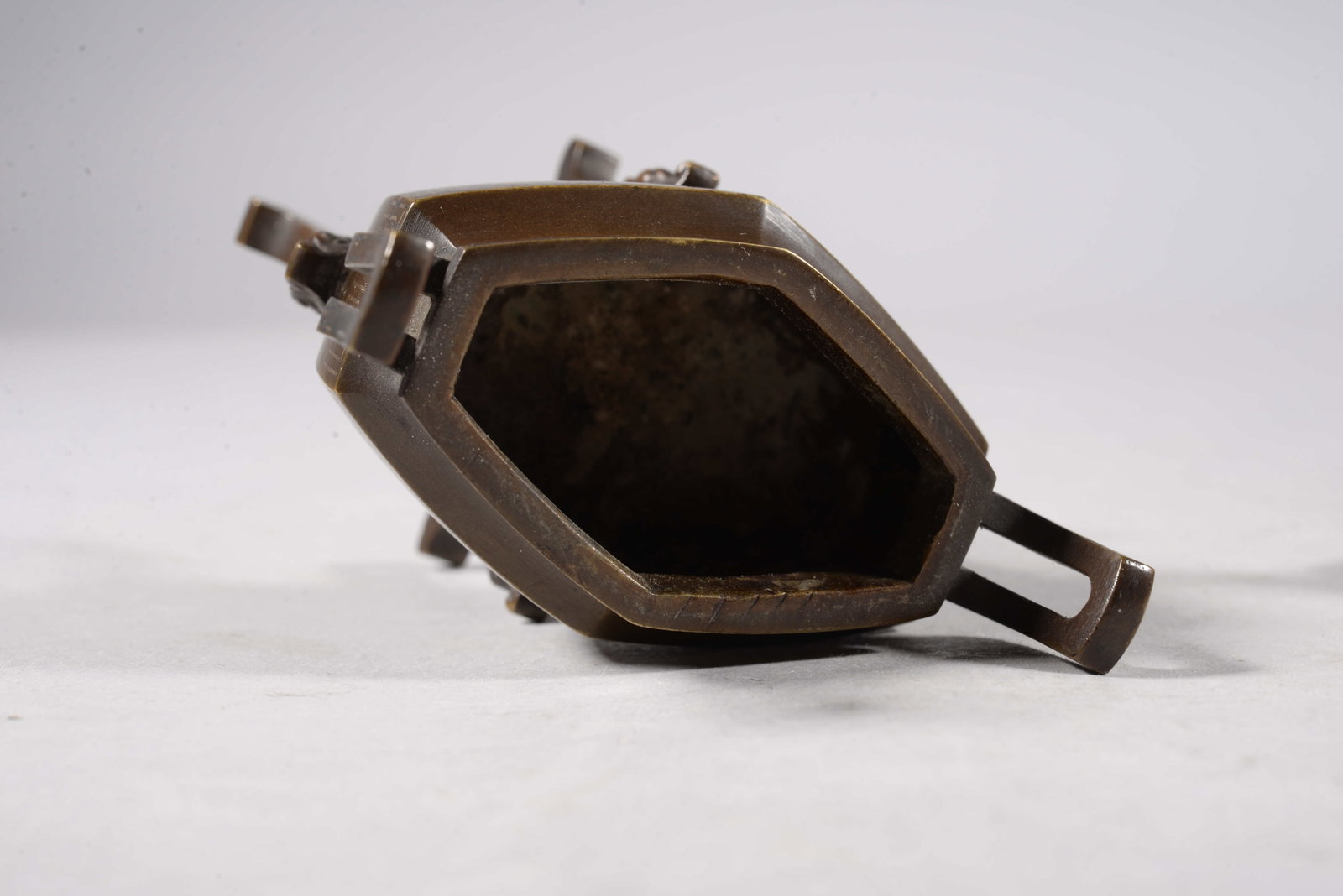 Bronze cauldron - 5