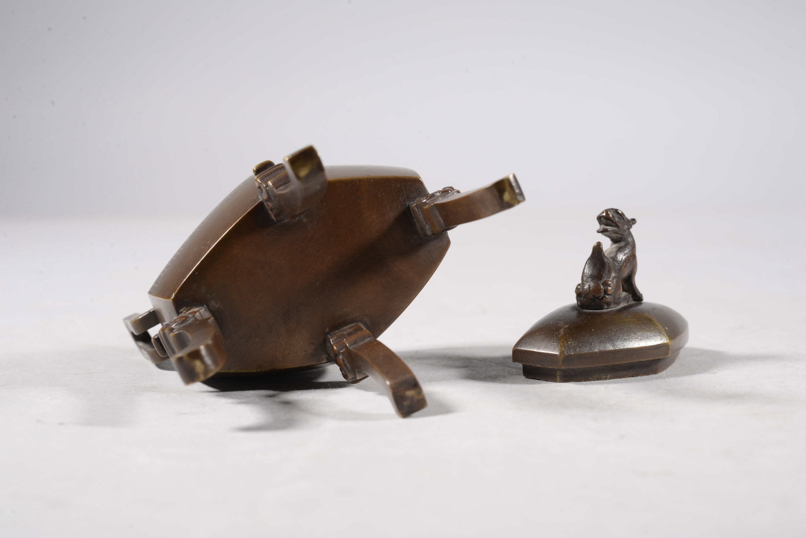 Bronze cauldron - 6