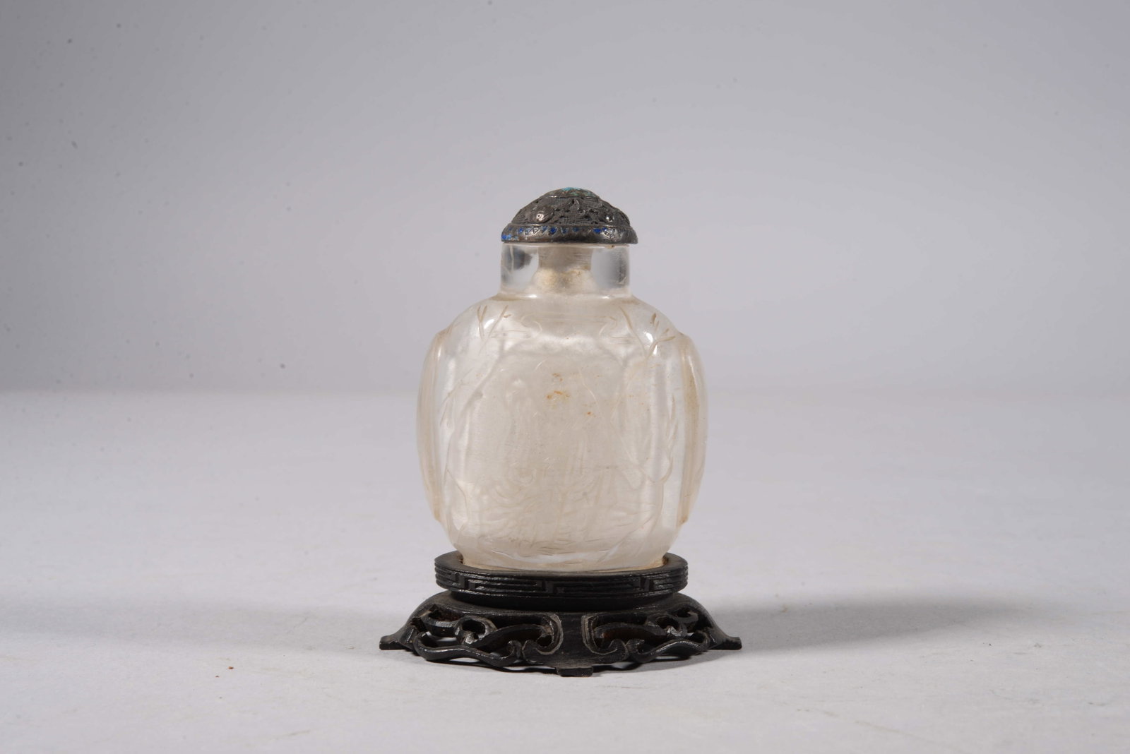 Crystal snuff bottle: 8.3cm *5.2cm