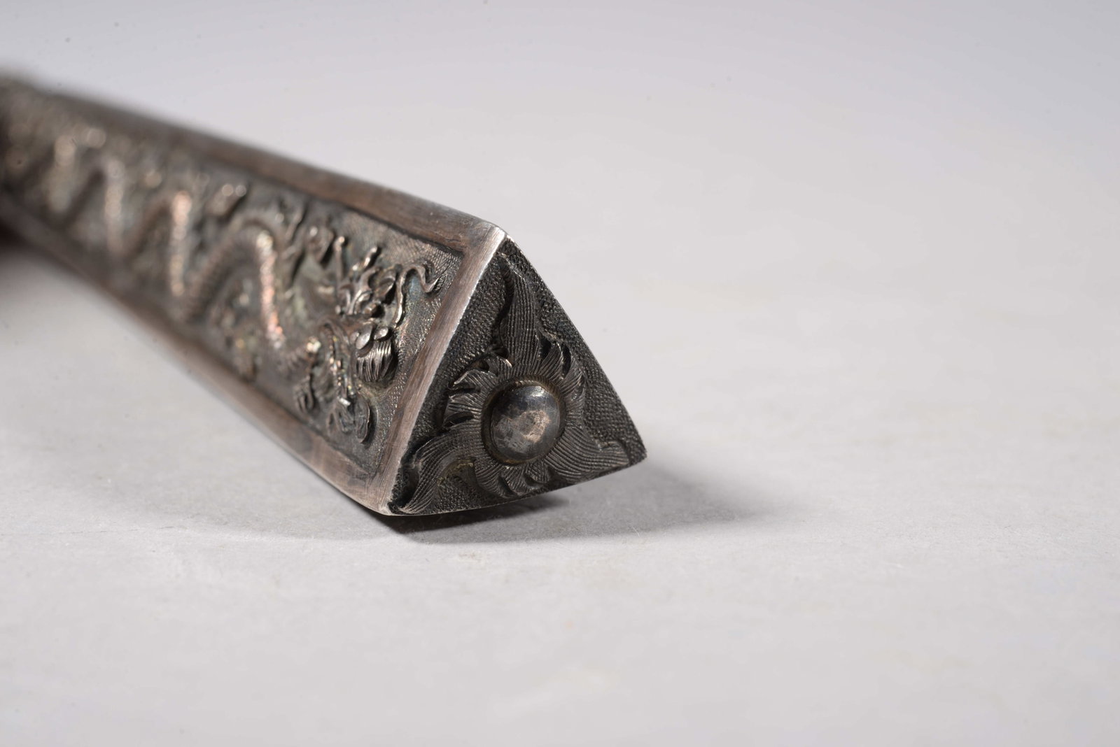 Silver dragon pattern handle - 5