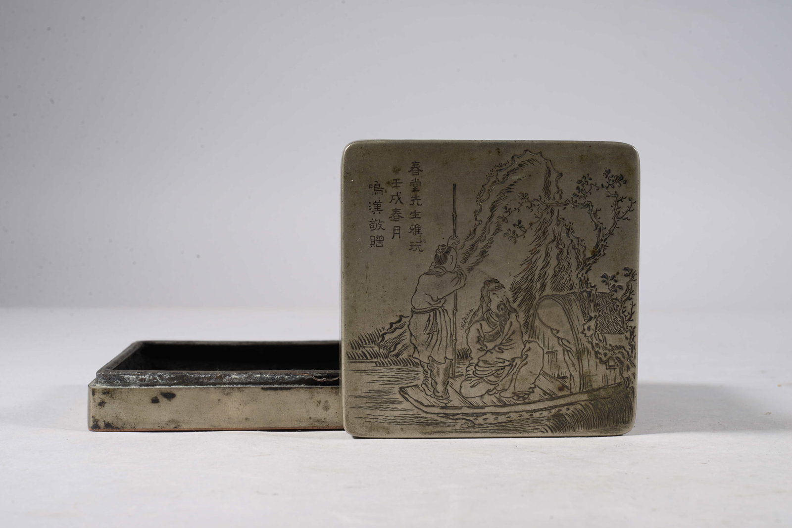 Bronze seal case: 9.4cm*9.4cm