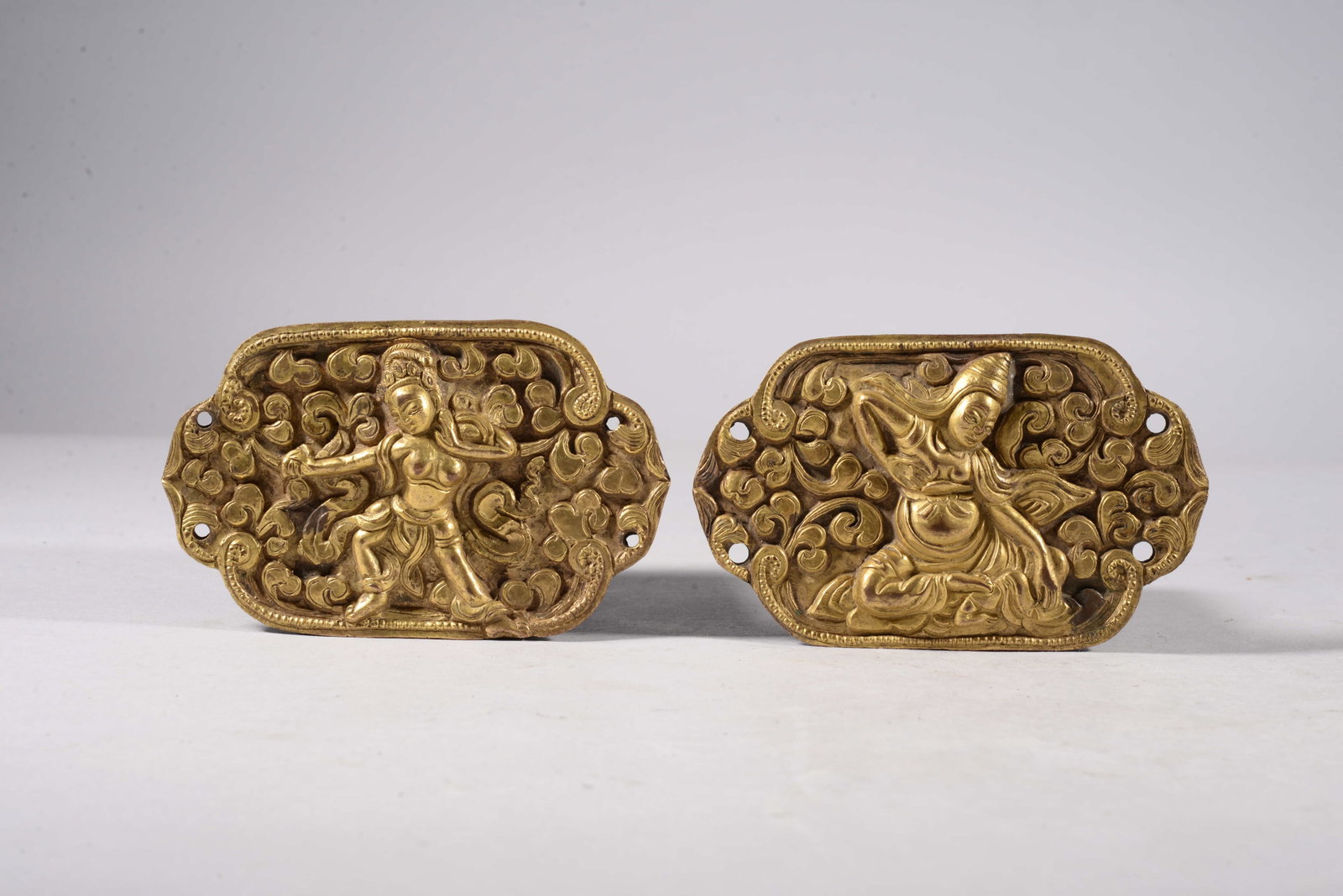 Two copper-gilded figurine plaques: 11.7cm*7cm
