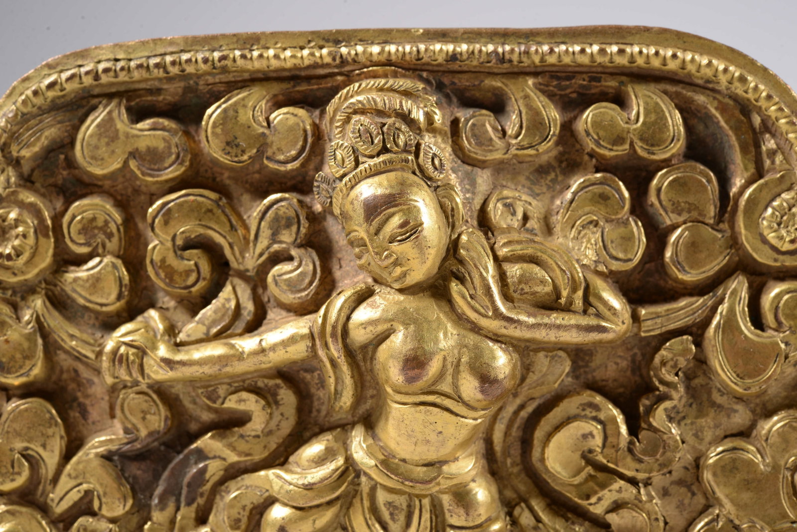 Two copper-gilded figurine plaques - 5