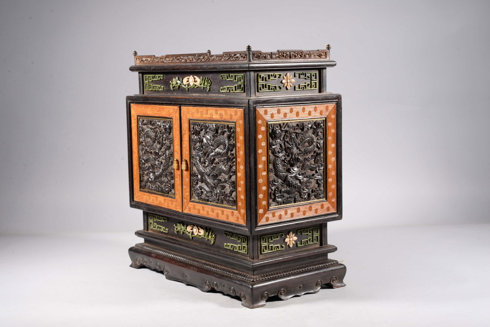 Rosewood dragon-pattern box - 2