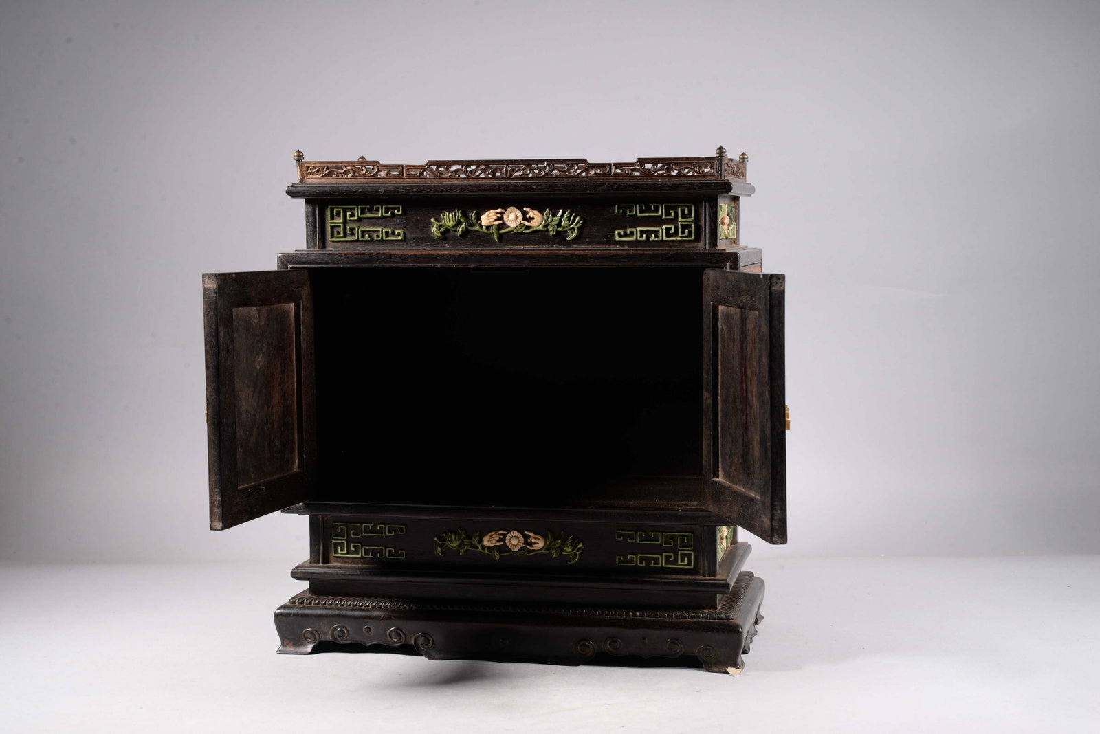 Rosewood dragon-pattern box - 4