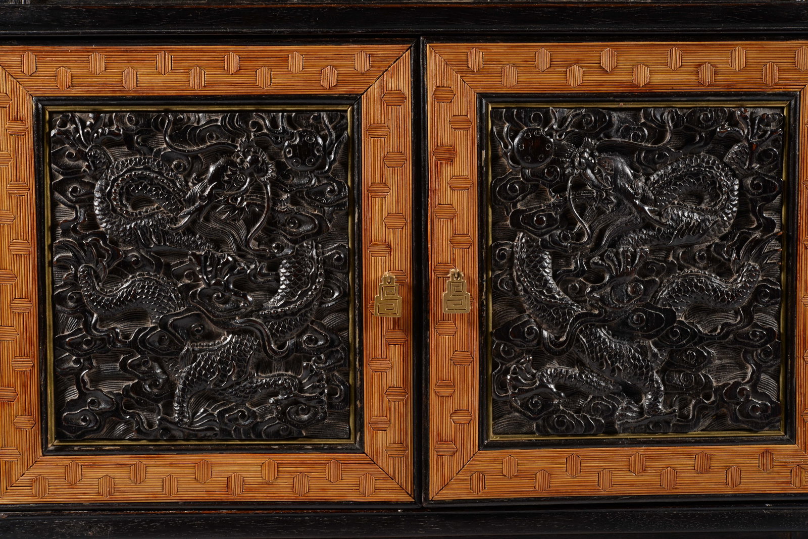 Rosewood dragon-pattern box - 6