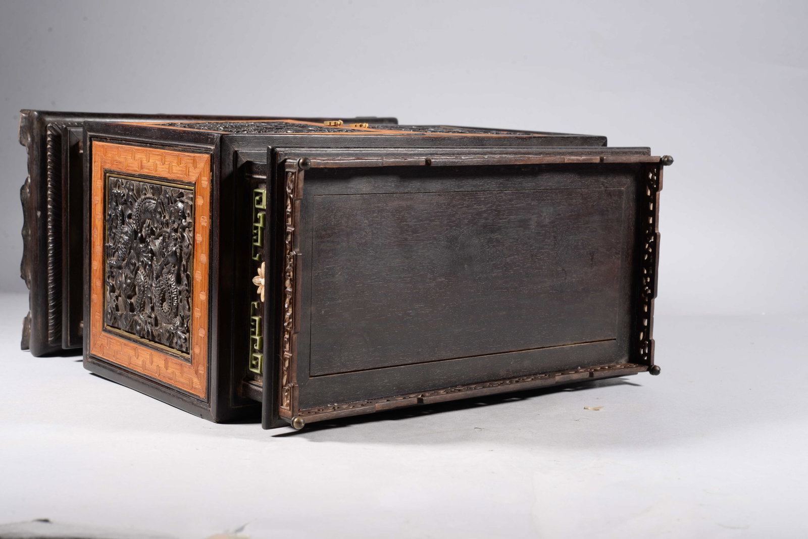 Rosewood dragon-pattern box - 8