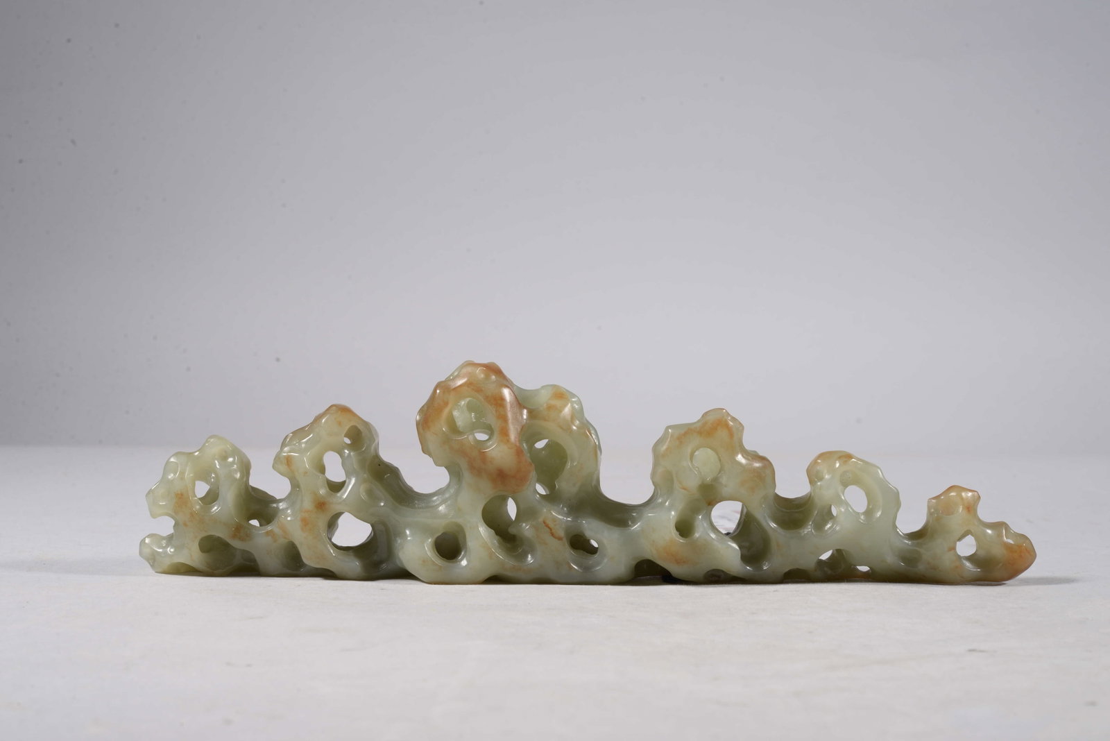 White jade pen holder - 3