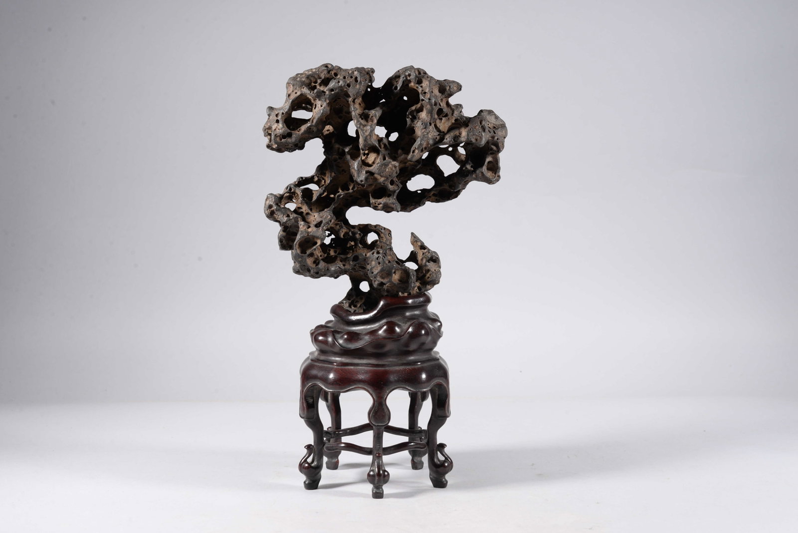 Lingbi stone ornaments: 32.6cm*18.8cm