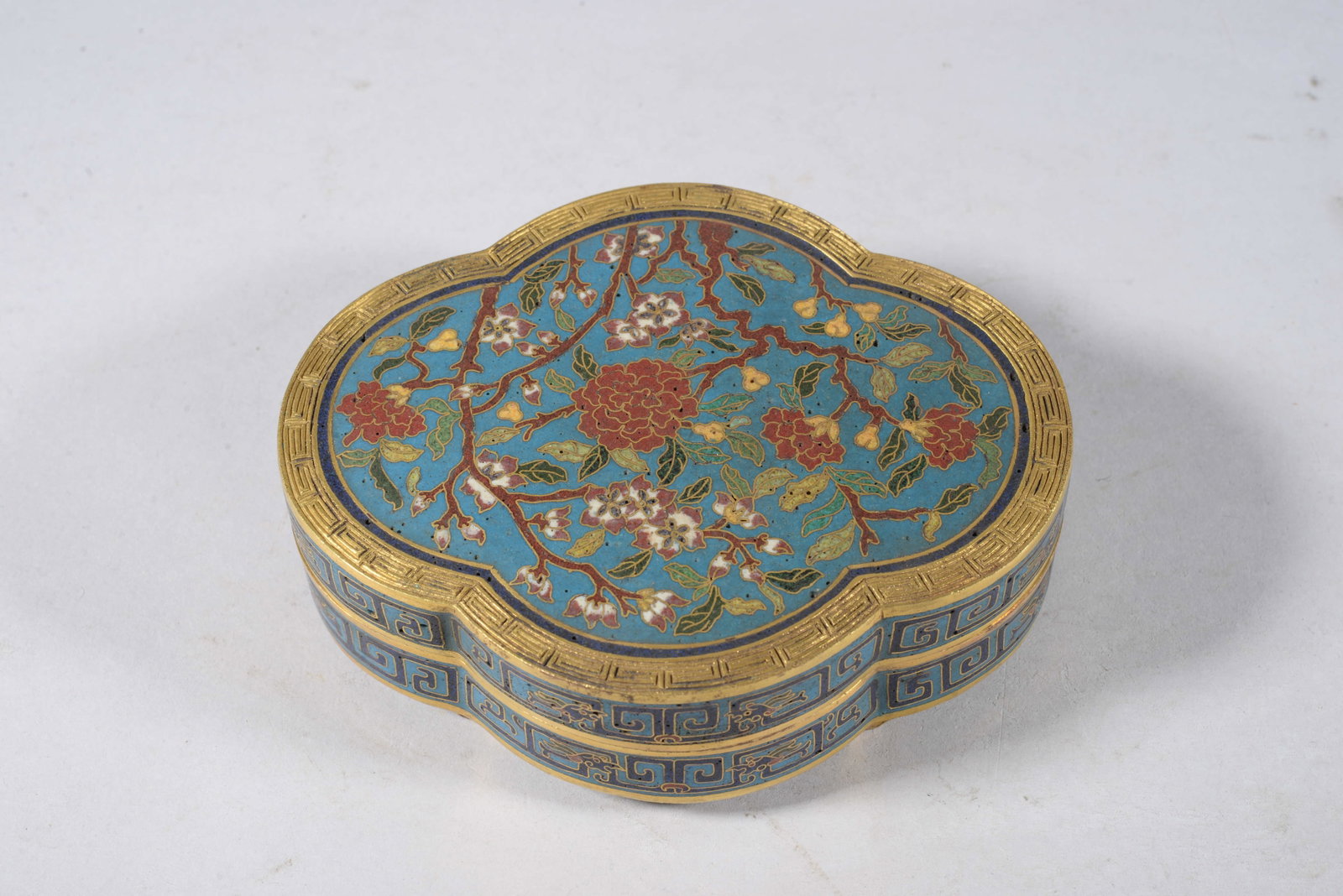Bronze body with inlaid enamel cover box: 4cm*13.5cm*11cm