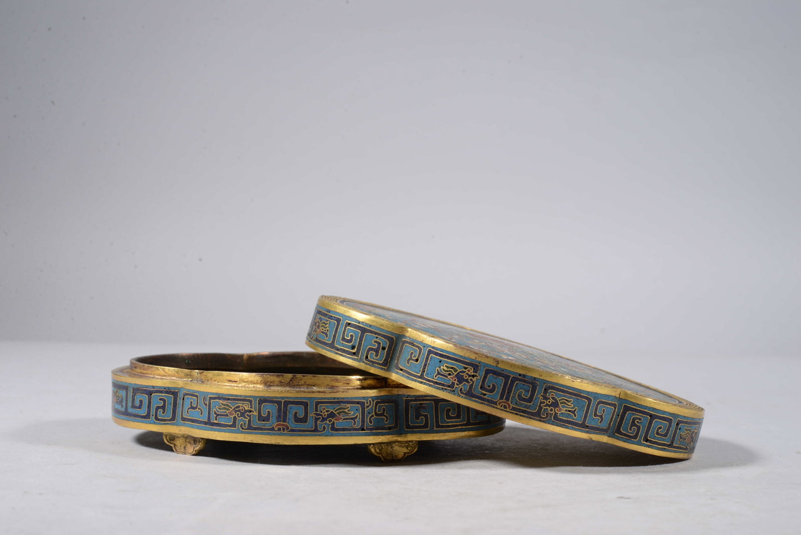 Bronze body with inlaid enamel cover box - 4