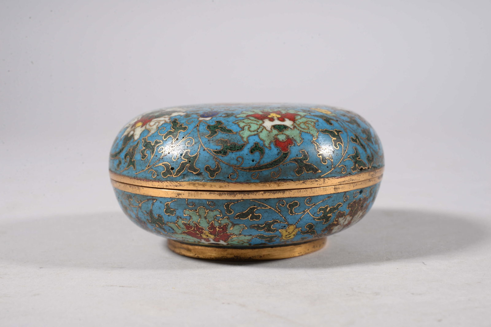 Bronze body with inlaid enamel flower-shaped lid box - 2