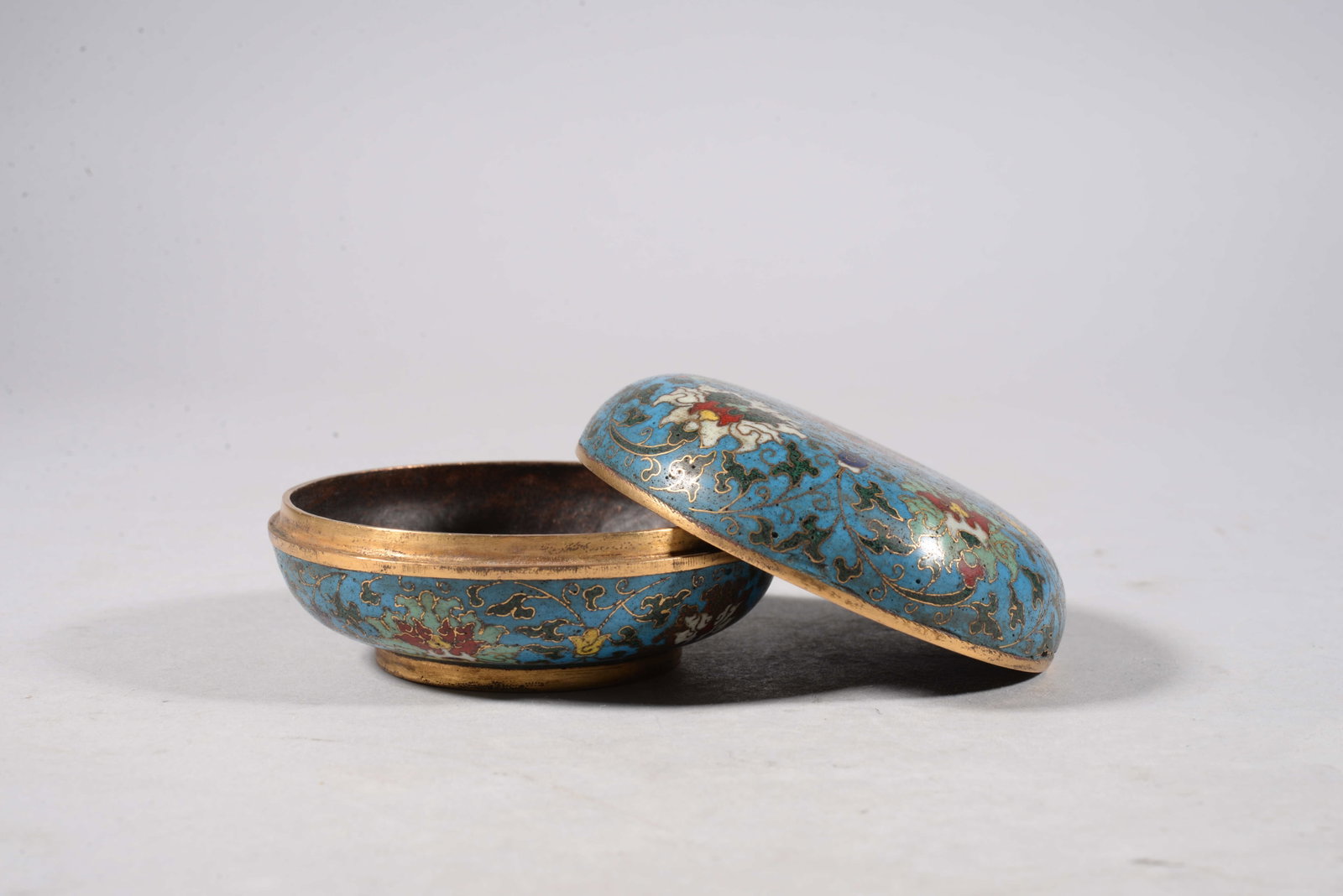 Bronze body with inlaid enamel flower-shaped lid box - 3