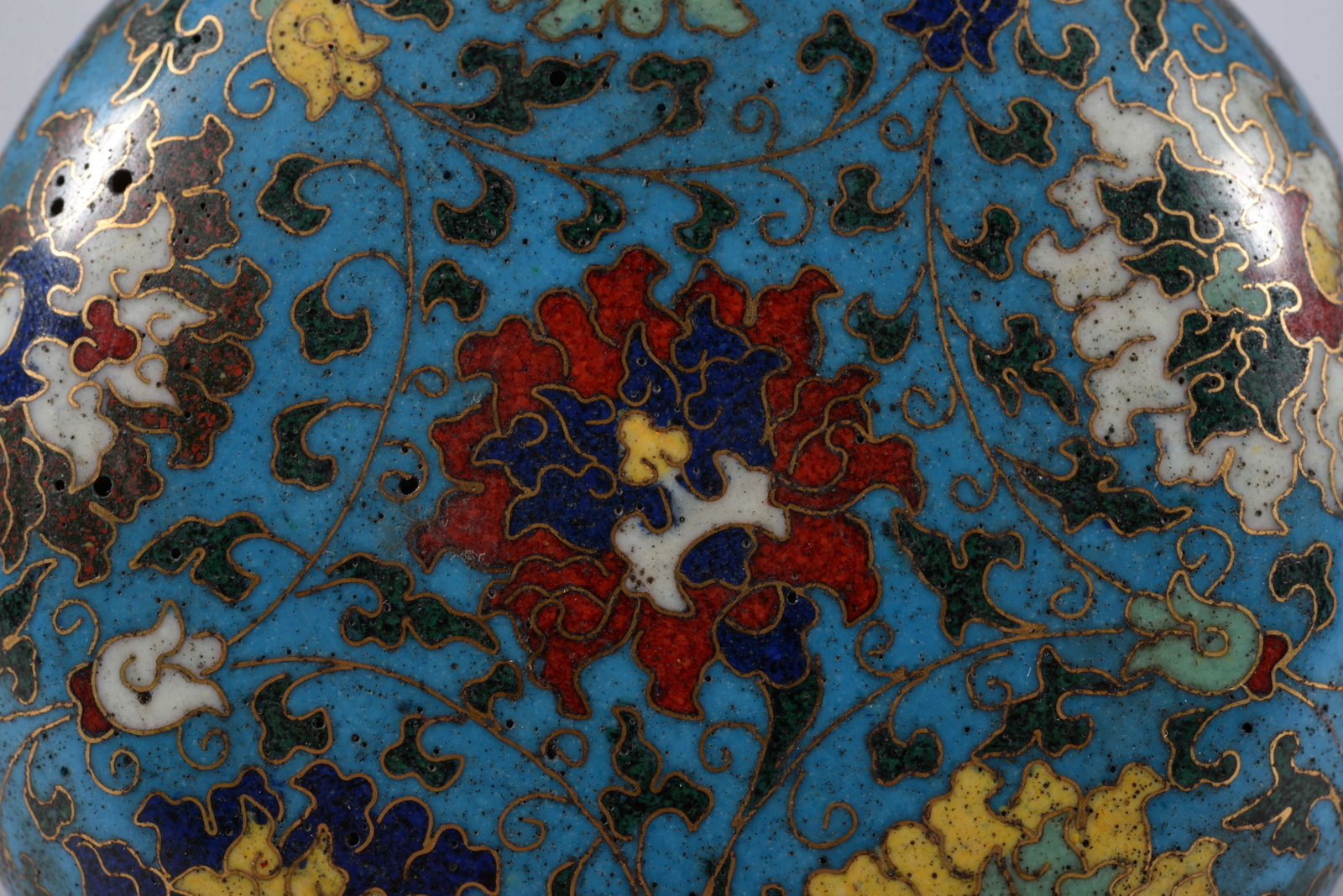 Bronze body with inlaid enamel flower-shaped lid box - 6