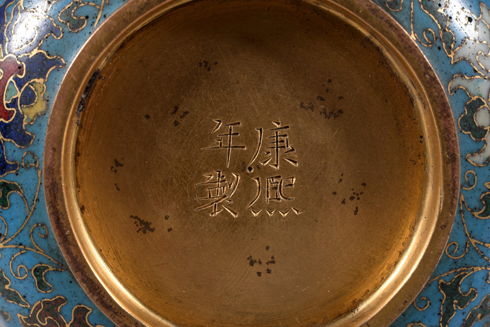 Bronze body with inlaid enamel flower-shaped lid box - 9