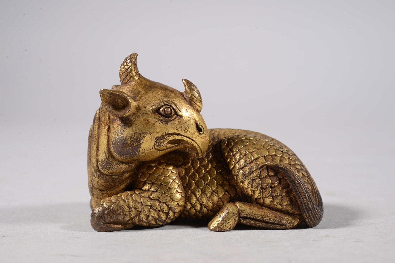 Bronze-cast gilded mythical beast figurine: 6cm*8cm