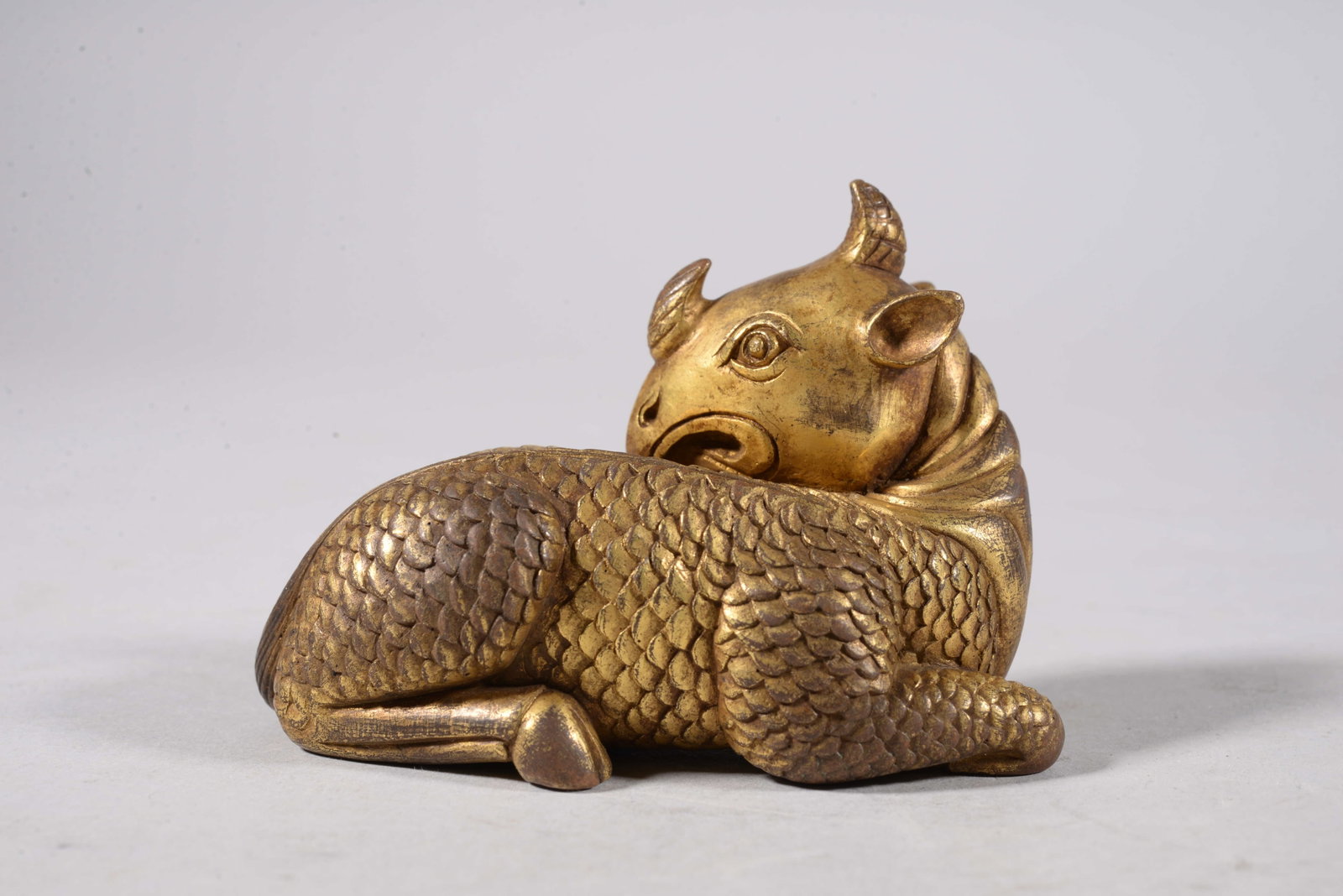 Bronze-cast gilded mythical beast figurine - 3