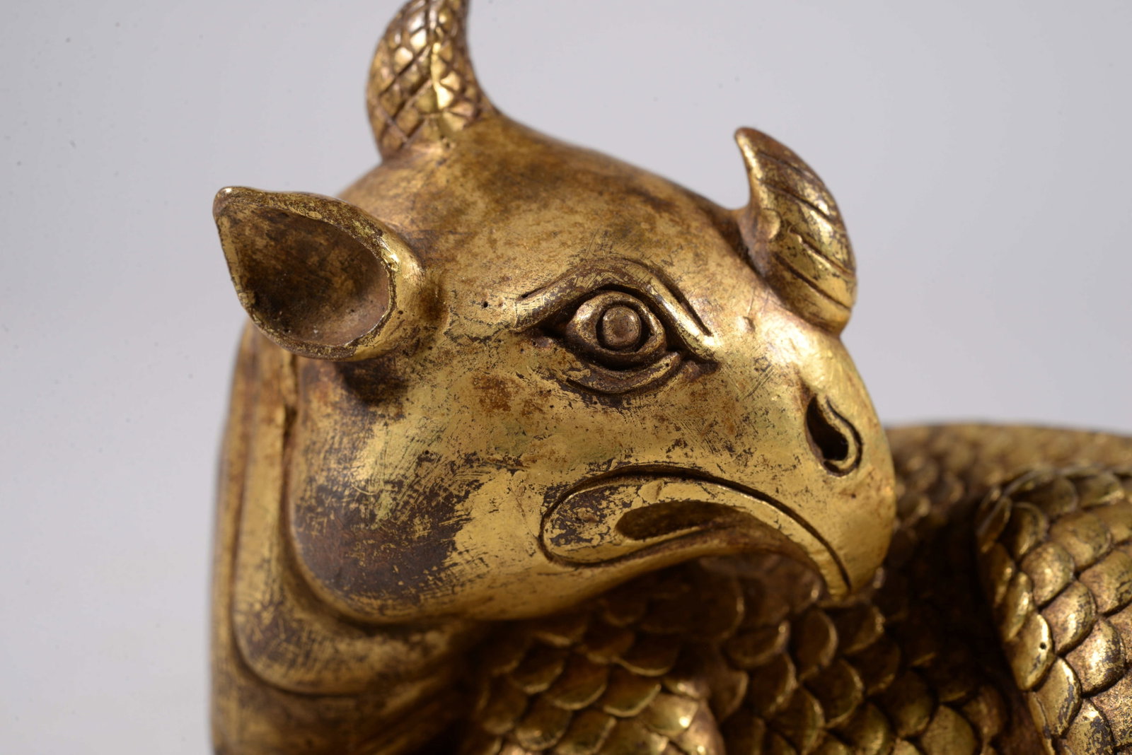 Bronze-cast gilded mythical beast figurine - 4