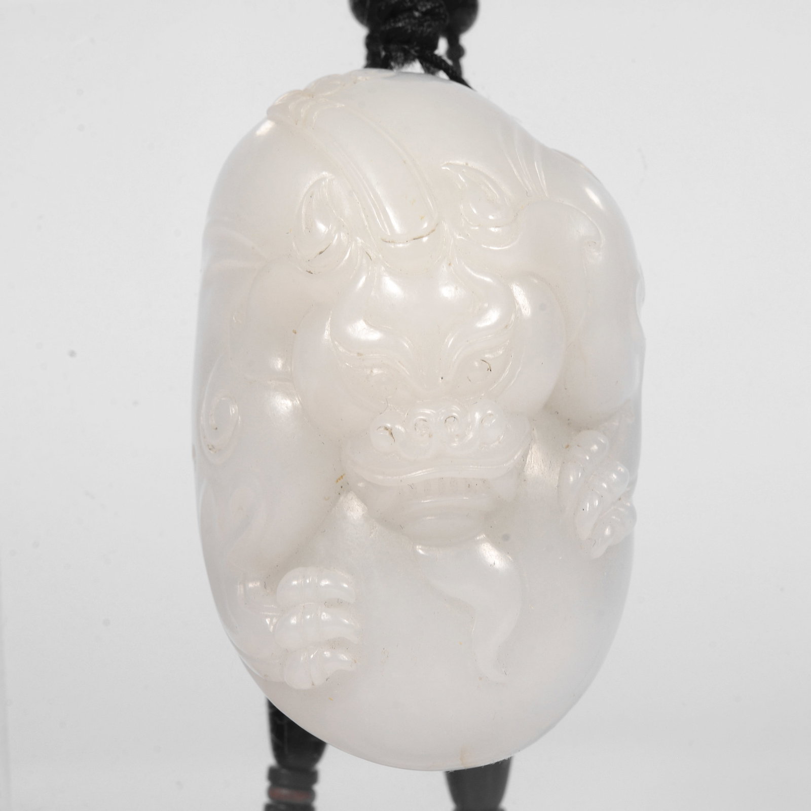 White jade beast-shaped handpiece - 2