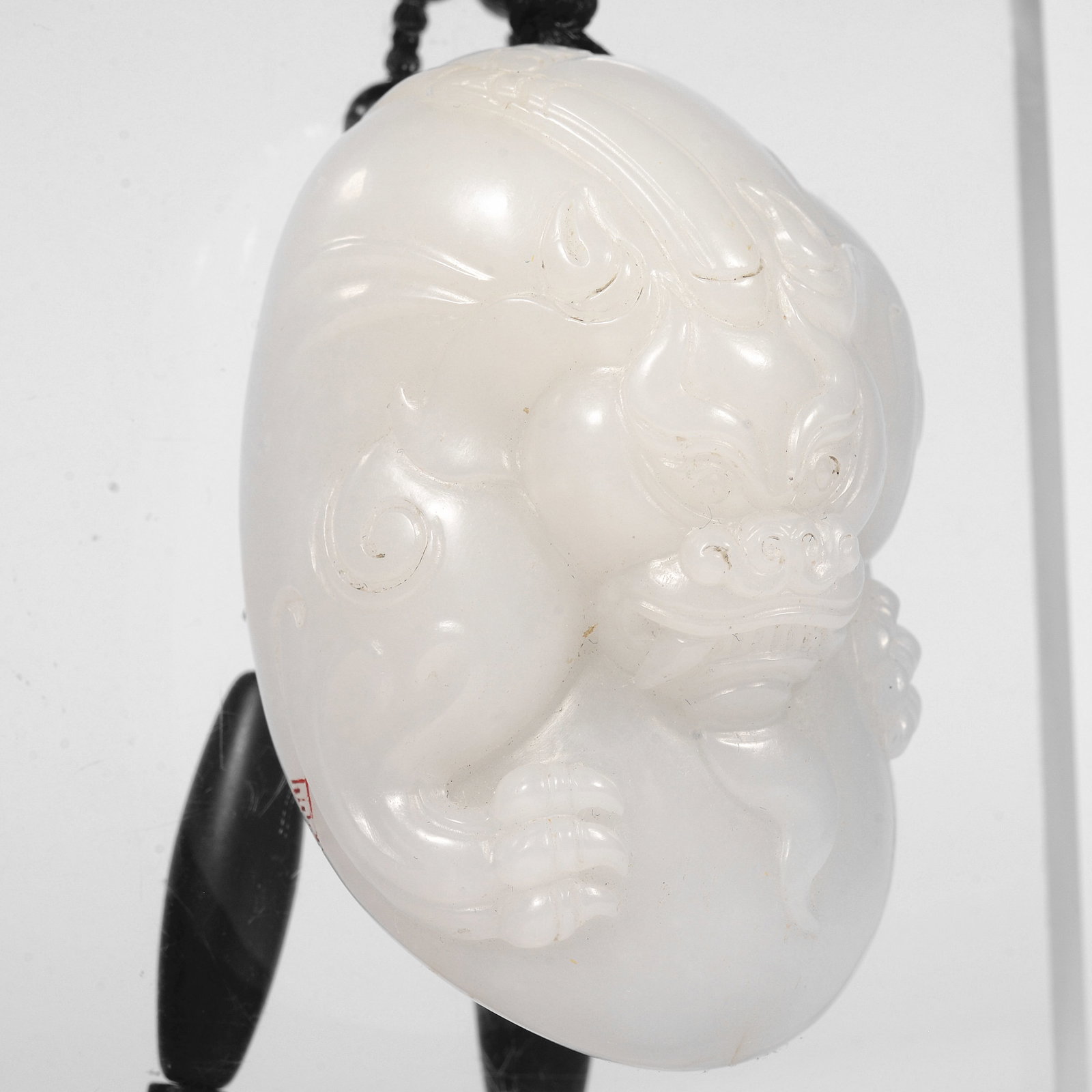 White jade beast-shaped handpiece - 3
