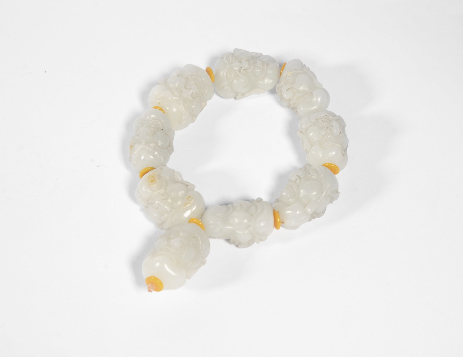 White jade bracelet: 3.1CM*2.3CM
