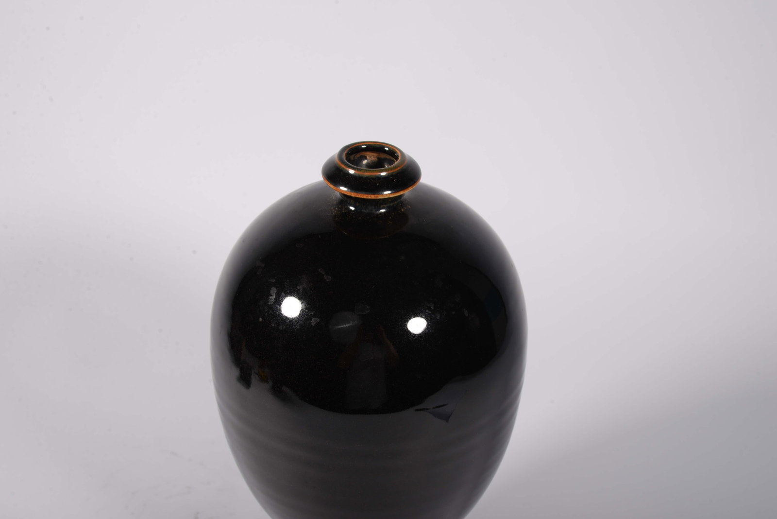Black-glazed plum vase - 2