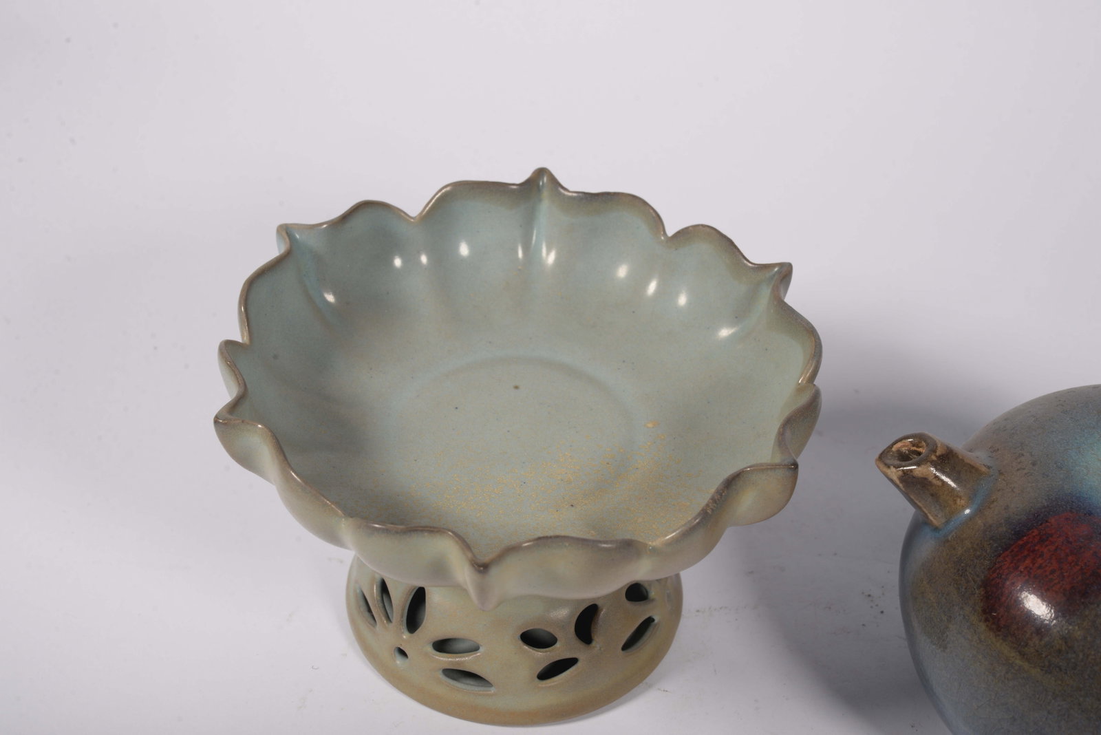 Two pieces of Guanyao imperial plates - 2