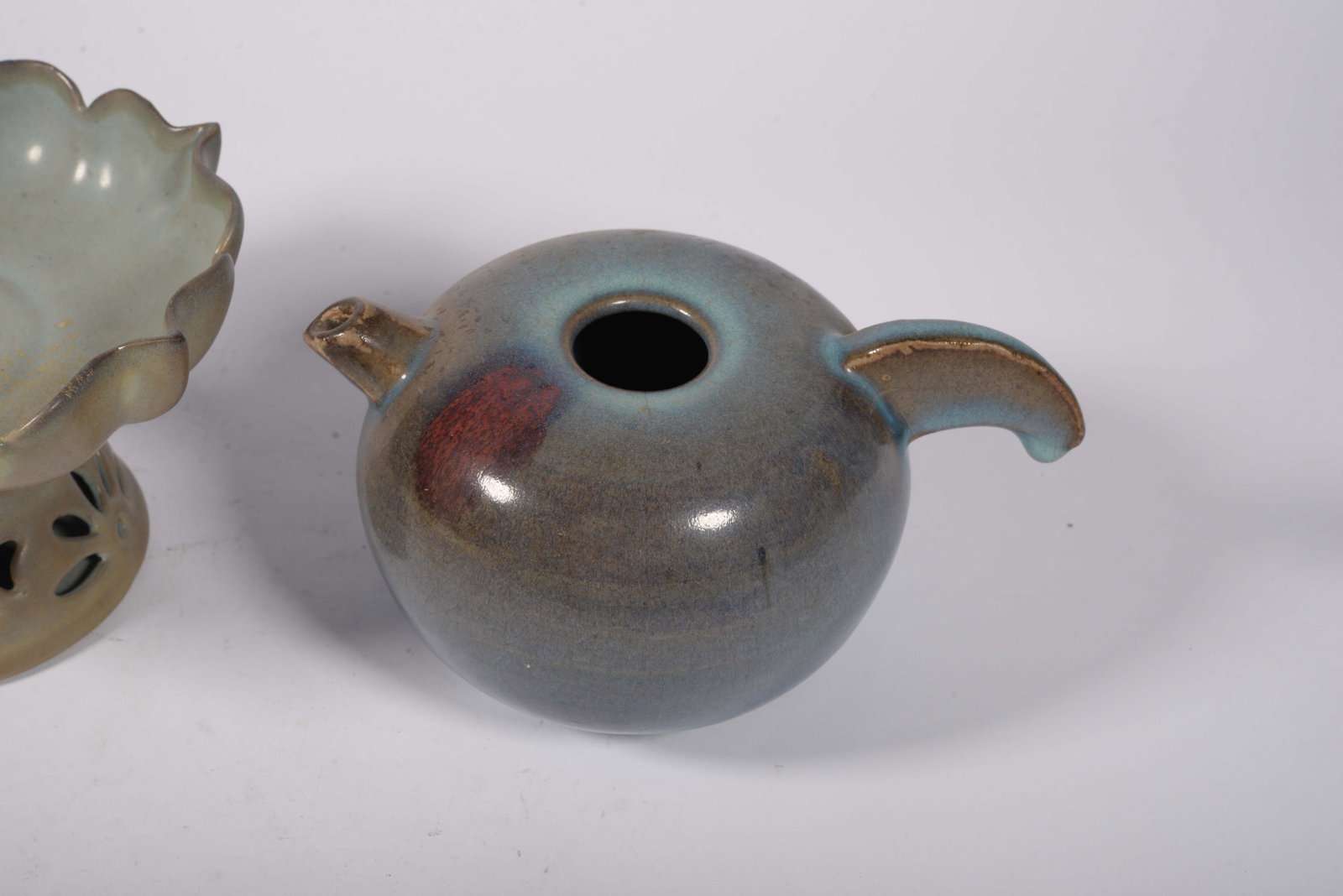 Two pieces of Guanyao imperial plates - 3