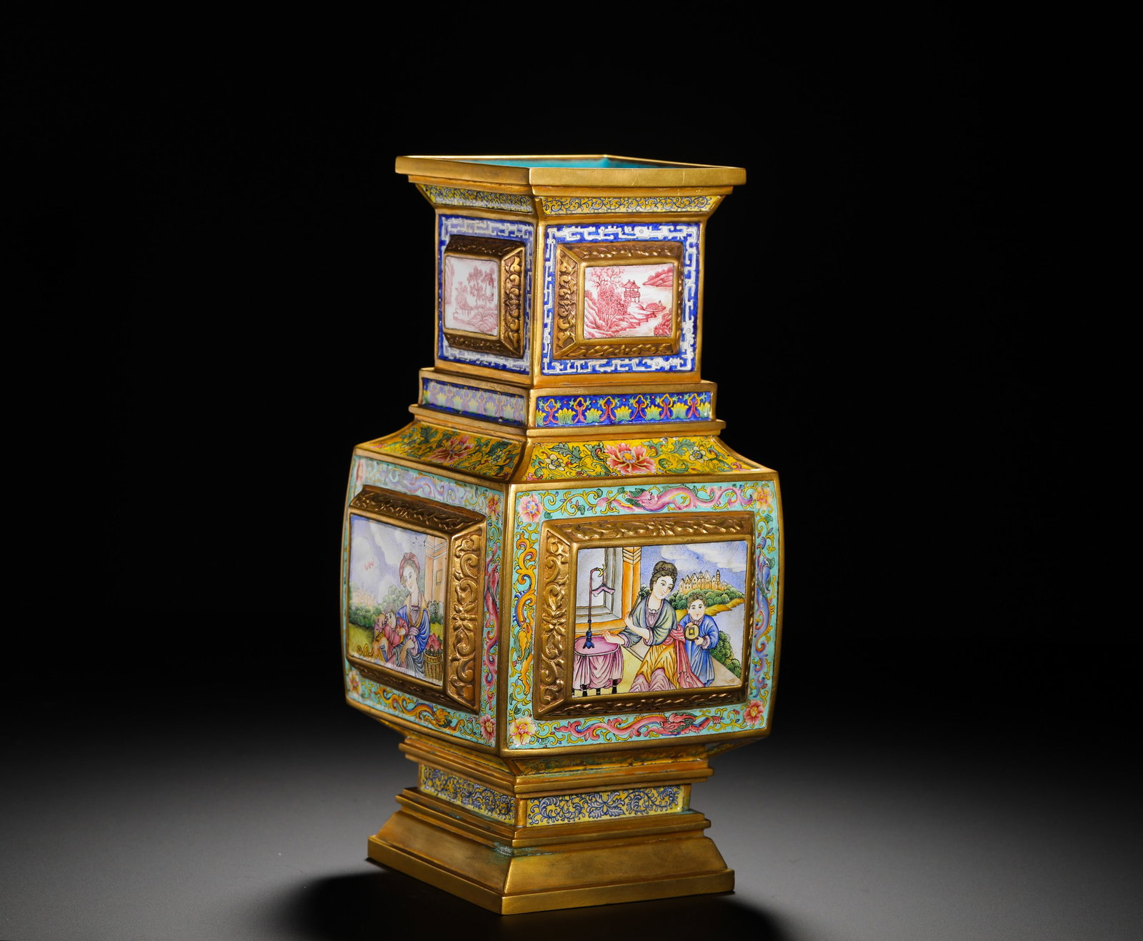 BRONZE GILDED PAINTING ENAMEL VASE OF WESTERN FIGURES FROM THE QING DYNASTY QIANLONG PERIOD: Height:23cm(9.06in) Width:12cm(4.72in) Weight:1460g(3.22lb)Qing Qianlong square bronze vase inlaid with gold and painted enamel featuring Western figures, fully gilded with interlocking lotus blooms o