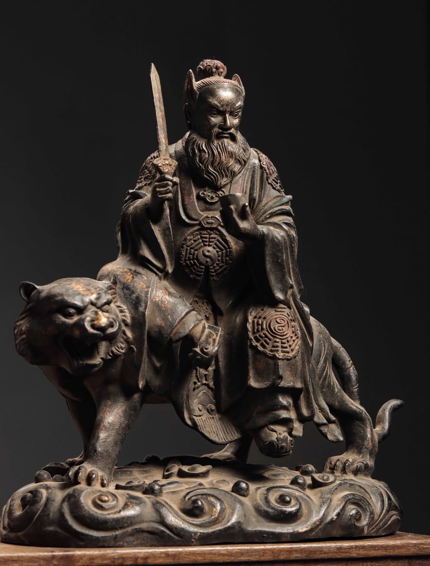A GILDED BRONZE STATUE OF ZHANG TIANSHI FROM THE MING DYNASTY: Weight:8400g(18.52lb)H:39cm(15.35in)W:34cm(13.39in)T:19cm(7.48in)The patriarch wears a Taoist crown with solemn upright facial features and elegant flowing long beard. He is dressed in Taoist robe wit