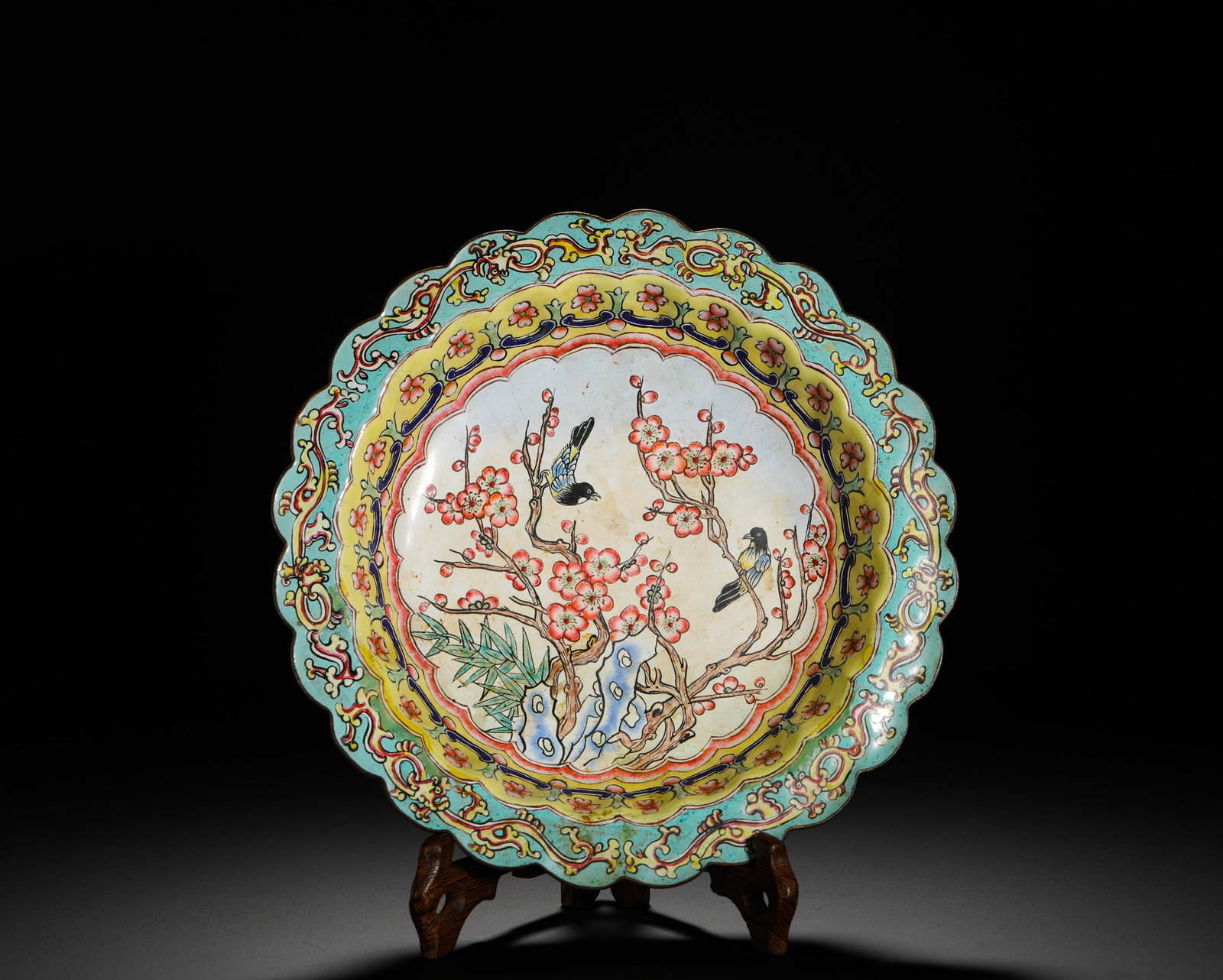 BRONZE BODY PAINTED ENAMEL APPRECIATION PLATE OF THE QING DYNASTY (1 of 10)