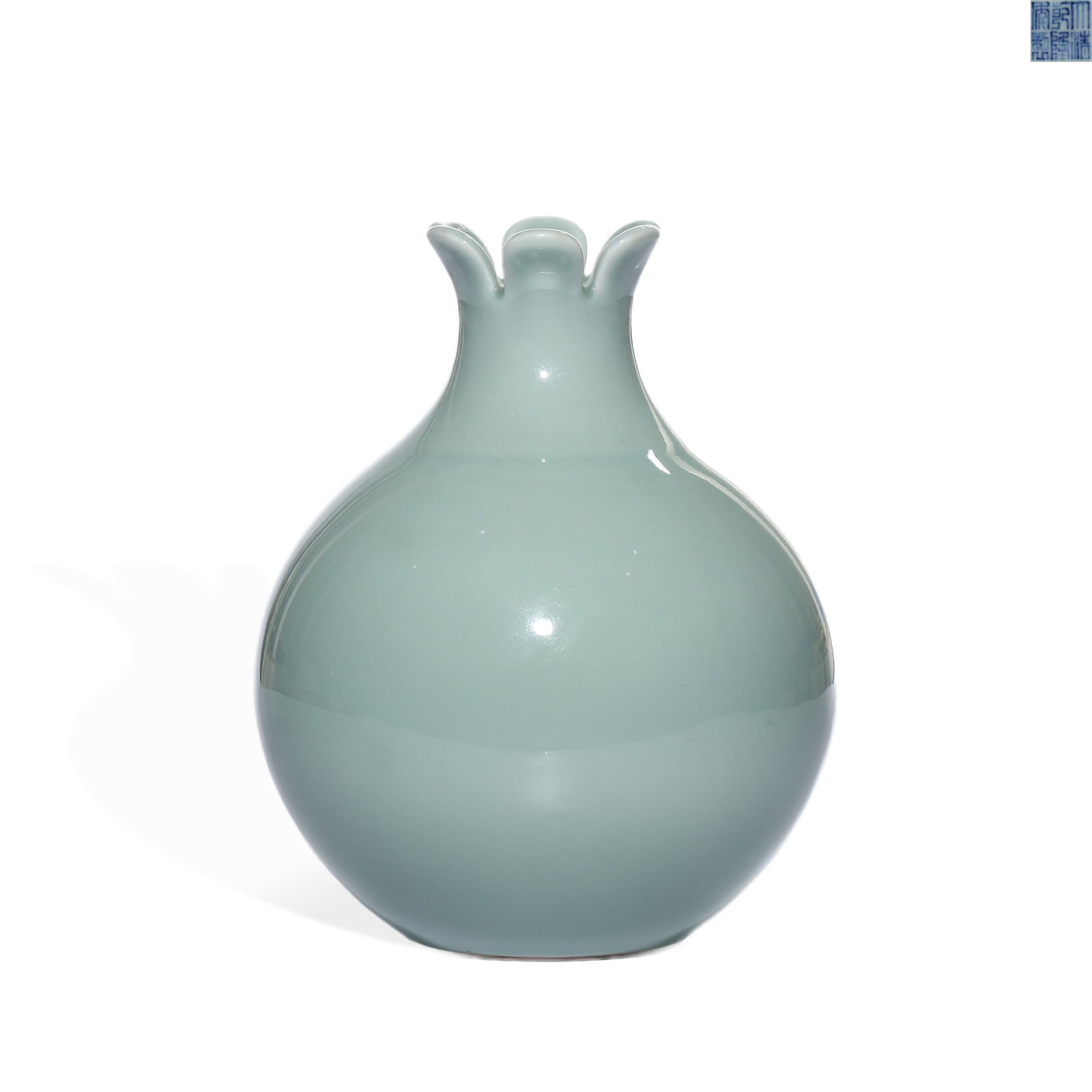QING QIANLONG WINTERGREEN GLAZED POMEGRANATE VASE (1 of 5)