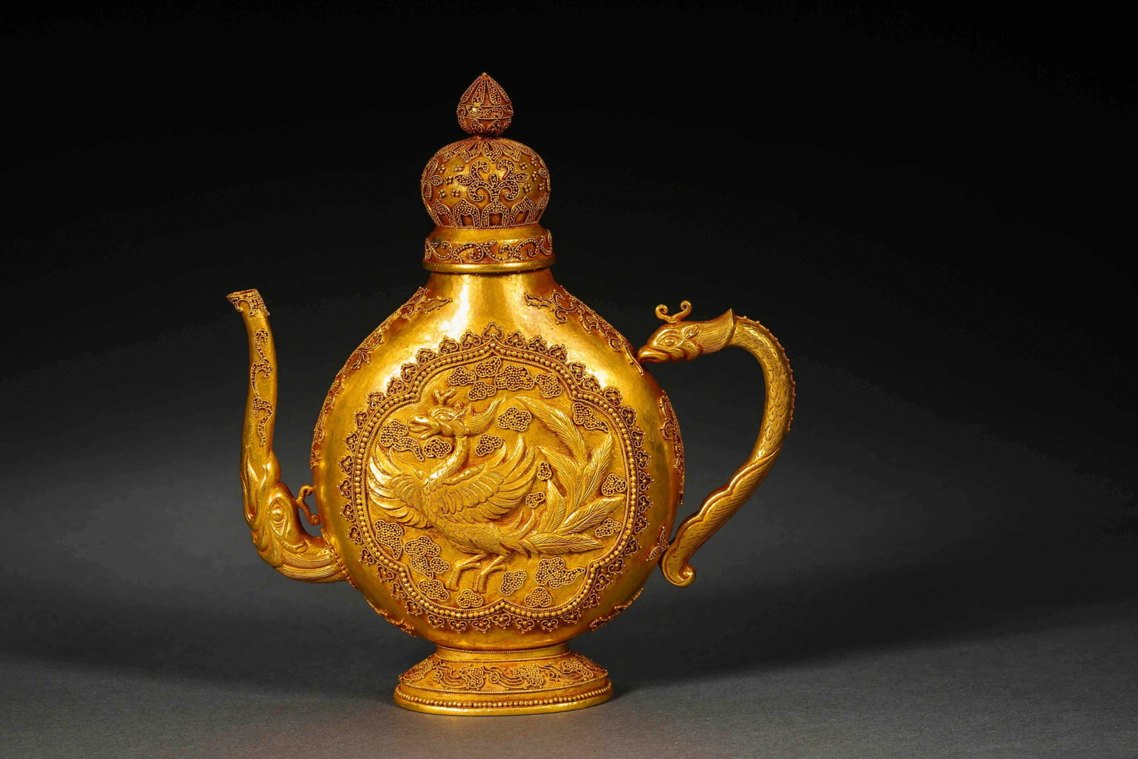 GOLD PHOENIX-PATTERNED FRIED BEADED EWER BEFORE THE MING DYNASTY: H14.5cm W13cm Weight203g