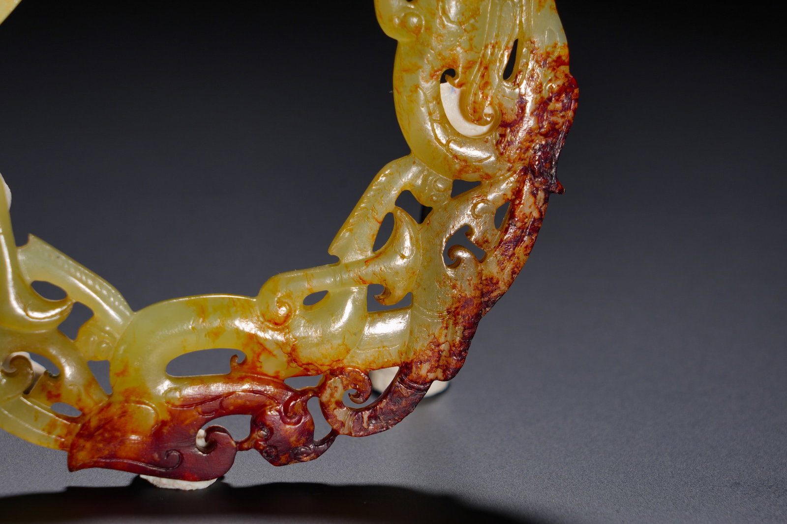 HAN DYNASTY HETIAN JADE DRAGON-PATTERNED RING - 9