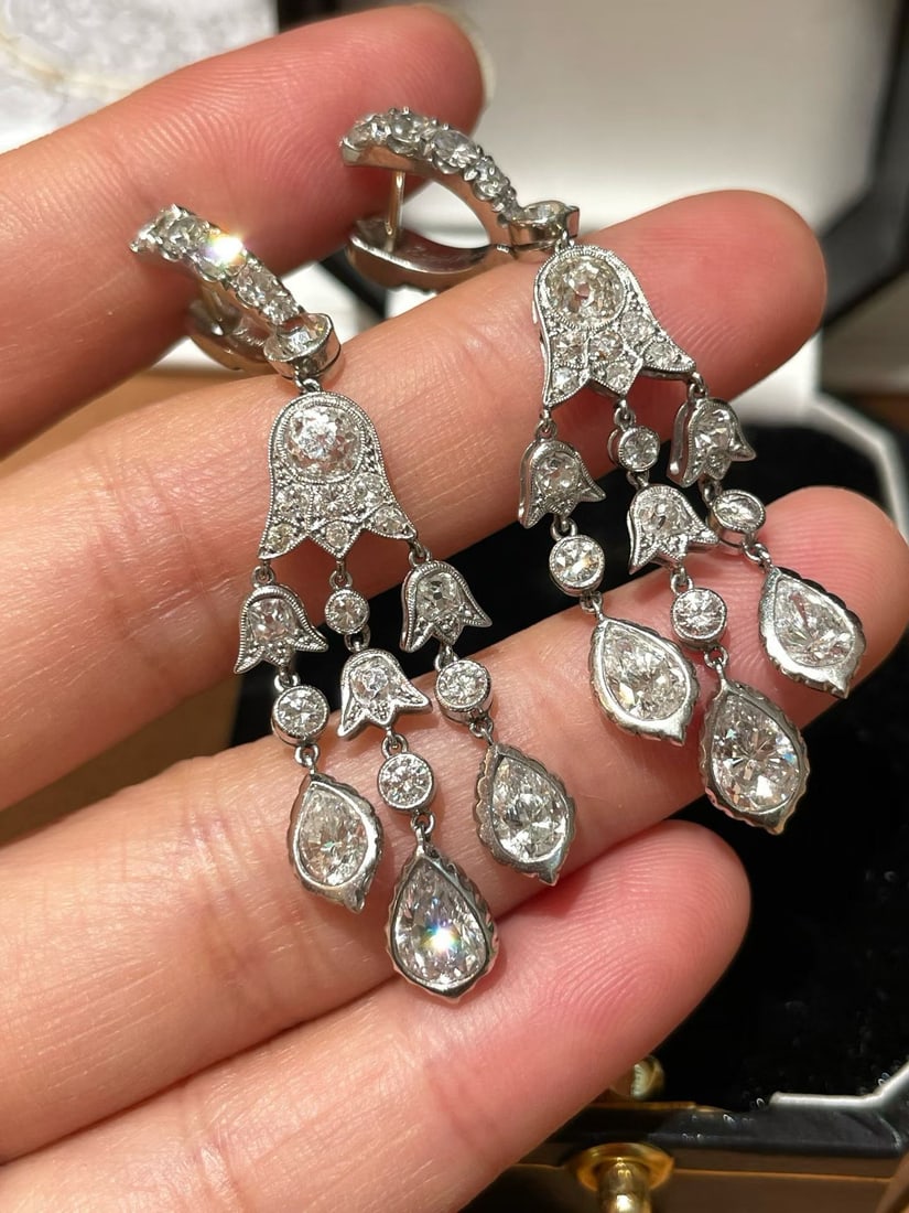 DAVID MORRIS DIAMOND TASSEL EARRINGS: Weight: 14.6g, Dimensions: 56x12mm