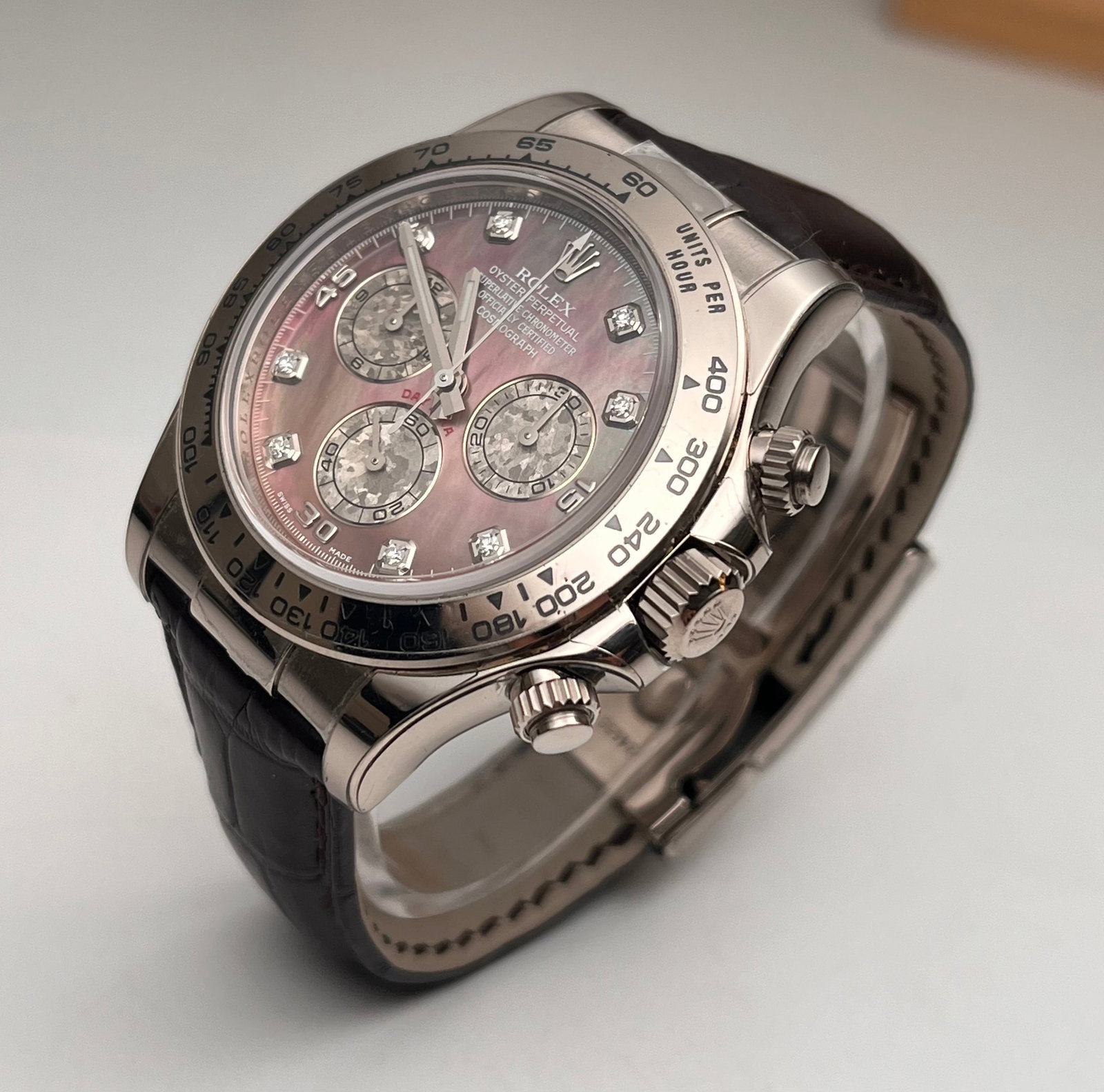 ROLEX. COSMOGRAPH DAYTONA: Case diameter: 40 mm, case material: 18K white gold