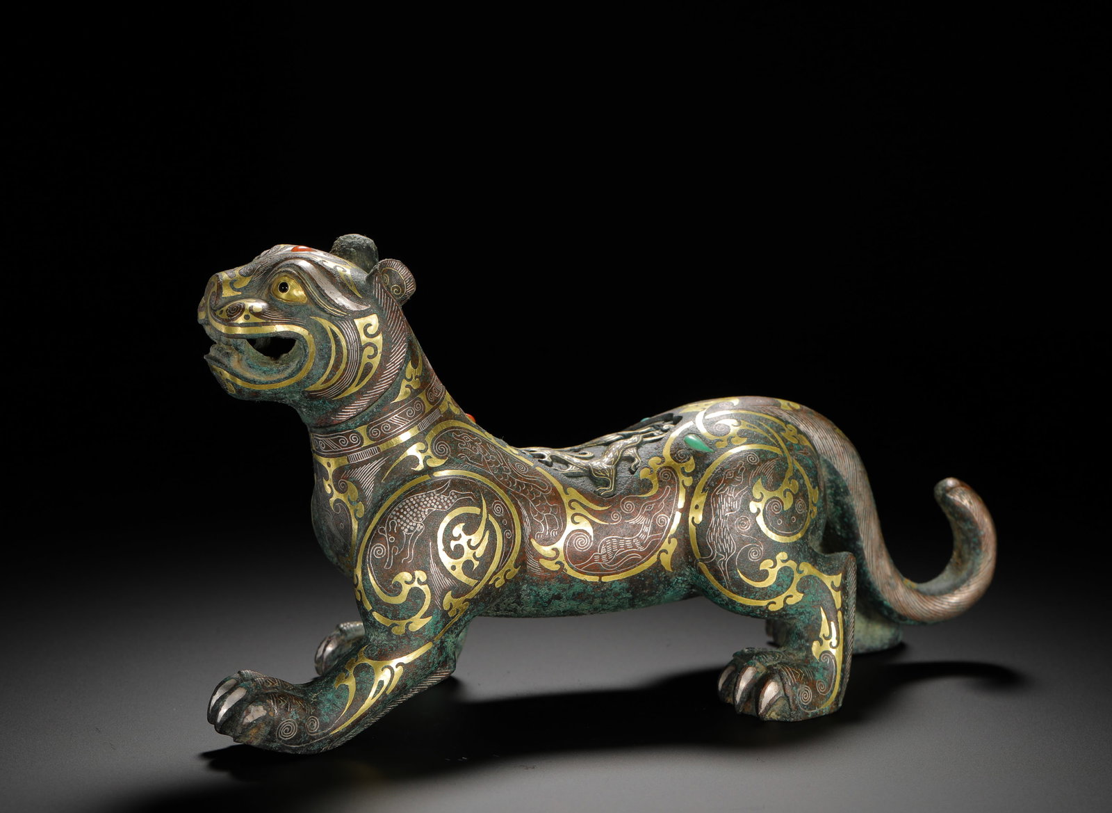 IN THE WARRING STATES PERIOD, INLAID GOLD AND SILVER INLAID BRONZE TIGER TOWN (1 of 13)
