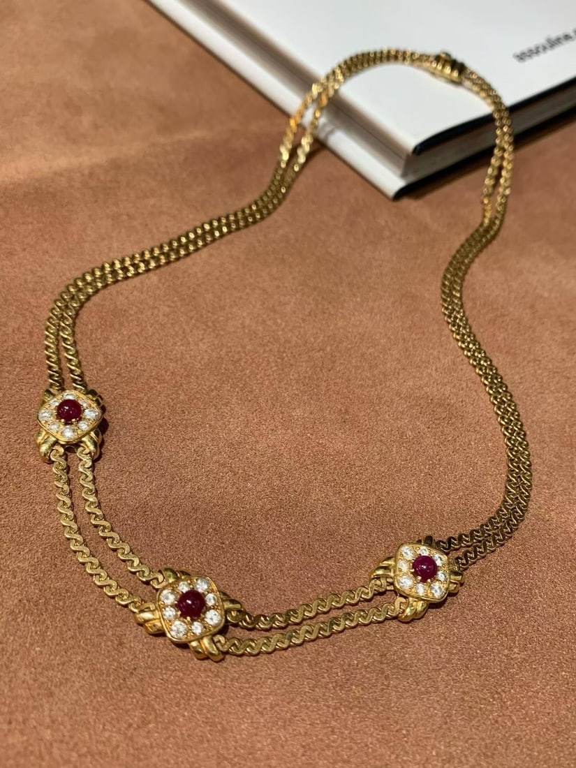VAN CLEEF & ARPELS ANTIQUE COLORED GEMSTONE NECKLACE: Weight: 29.1g, L: 39cm