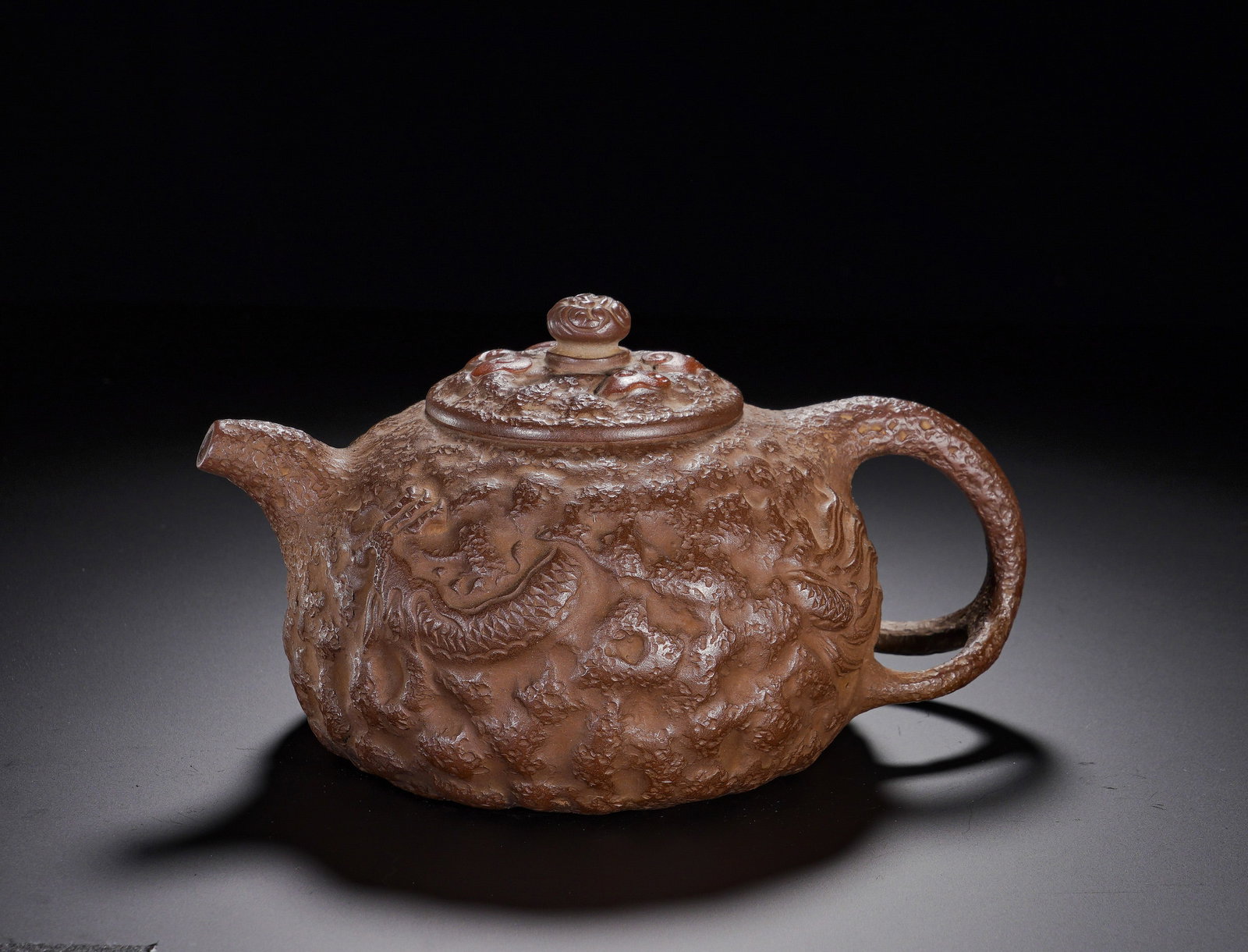 MING DYNASTY GONG CHUN MADE HIDDEN DRAGON TREE GALL PURPLE CLAY TEAPOT (1 of 11)