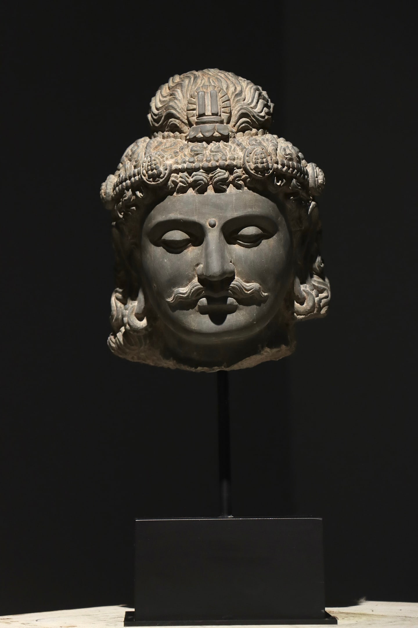 4TH CENTURY GANDHARA STATUES (1 of 7)