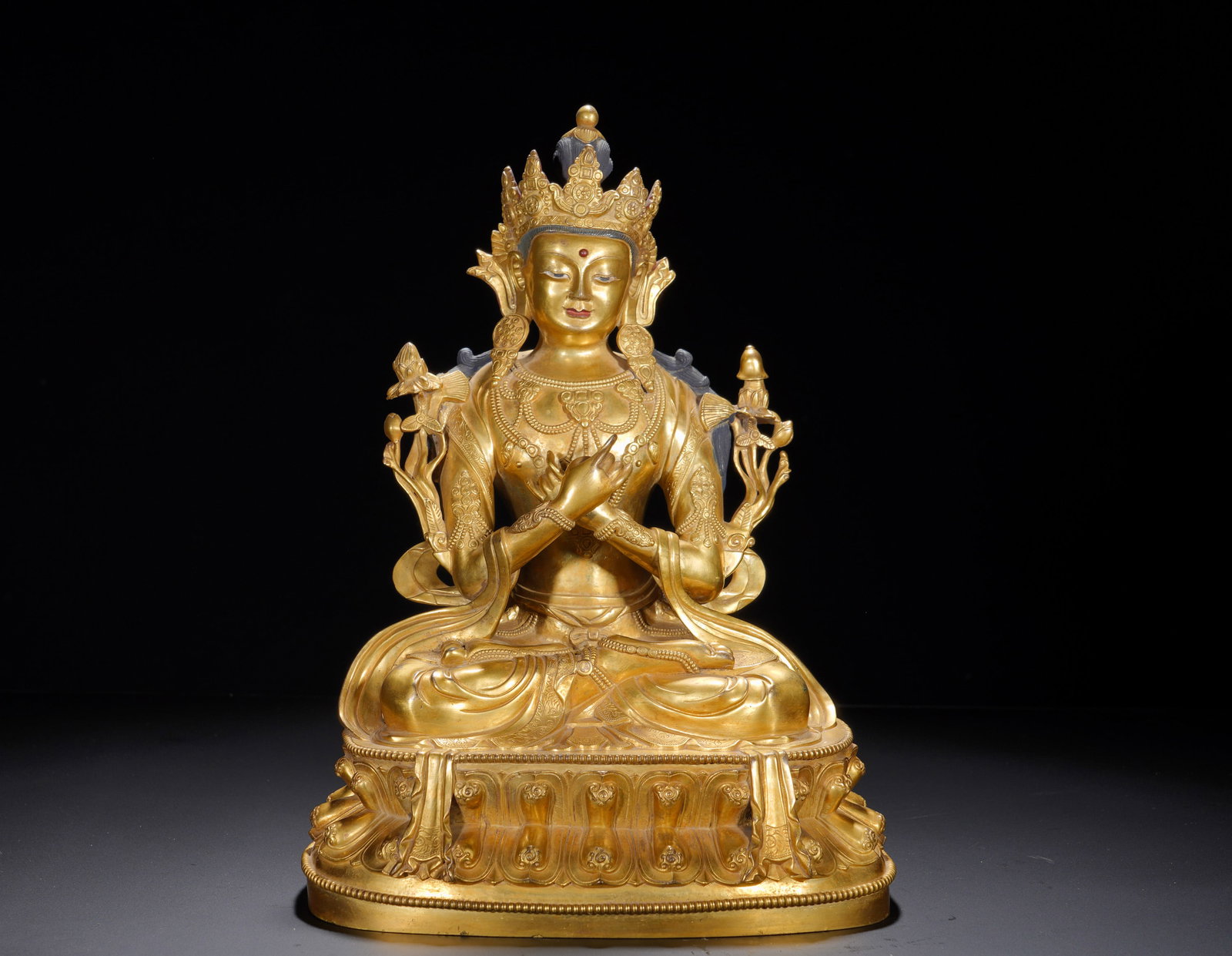A GILDED BRONZE STATUE OF MANJUSRI BODHISATTVA FROM THE MING DYNASTY: Height: 36cm(14.17in), Width: 26cm(10.24in), Weight: 10480g (23.104lb)Gilt Bronze Seated Manjushri BodhisattvaThis gilt bronze statue depicts Manjushri, the Bodhisattva of Transcendent Wisdom, revered