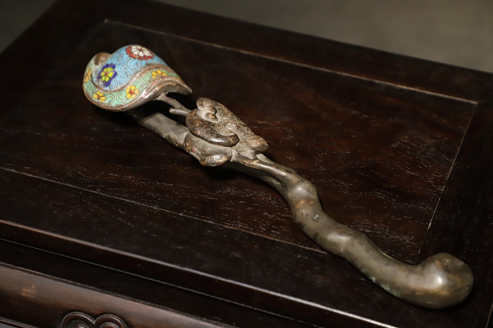 A CLOISONNE RUYI ORNAMENT FROM THE QING DYNASTY (1 of 9)